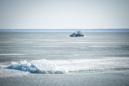 Kuģis uz gaisa spilvena